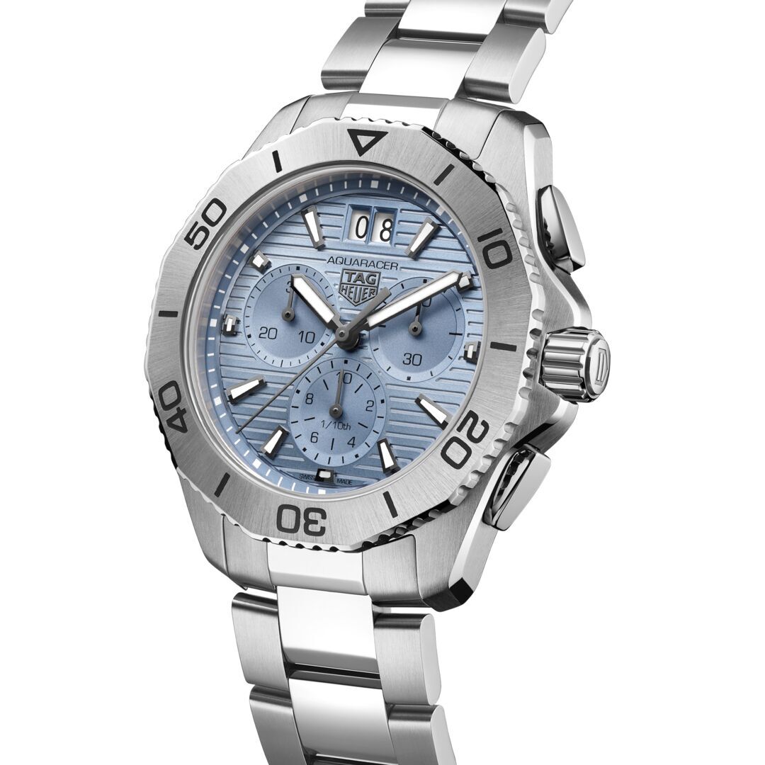 Tag Heuer Aquaracer Professional 200 Date Chronograph Sunray Blue Dial Quartz Diver s CBP1112.BA0627 200M Men s Watch